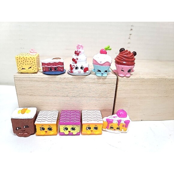 Lot Of 10 Shopkins Moose Toys Sweet Treats Cakes Desserts Sweet Treats - Picture 1 of 3